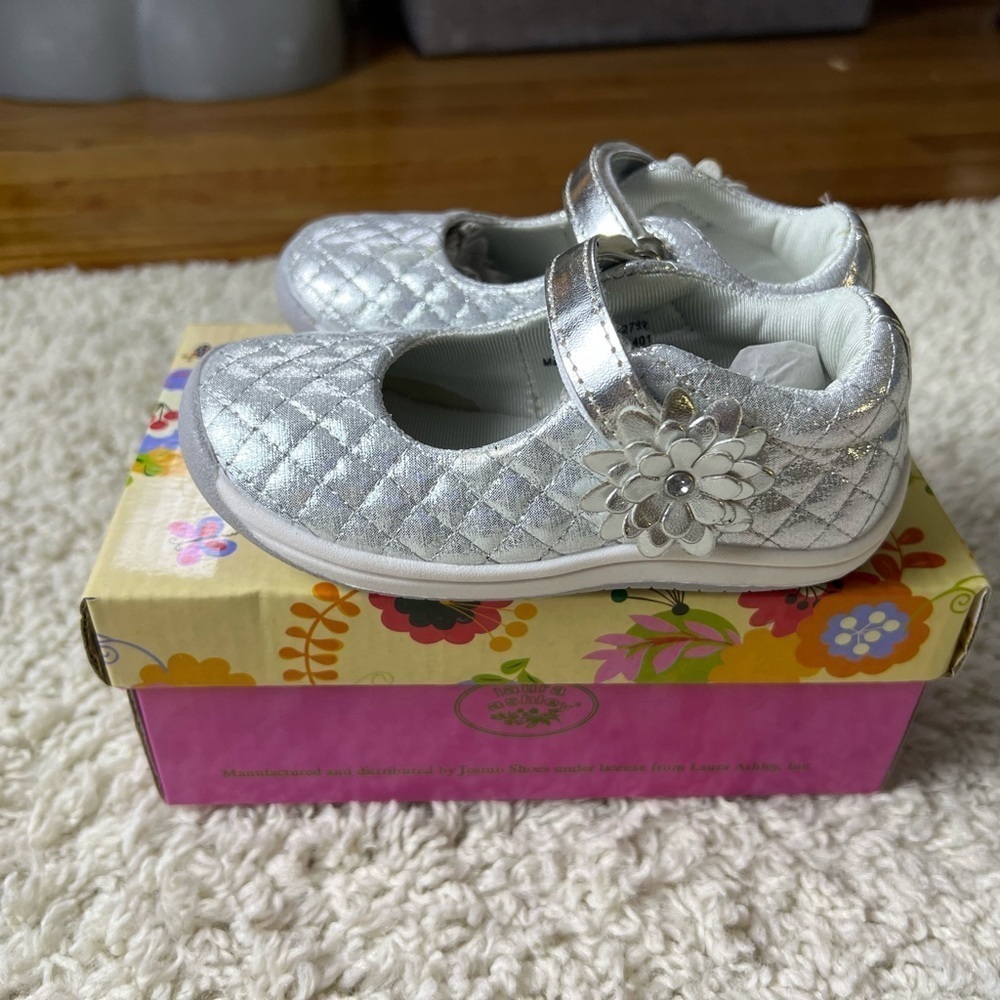 Kids 7 Laura Ashley Silver Quilted Shoes NEW - Picture 6 of 8